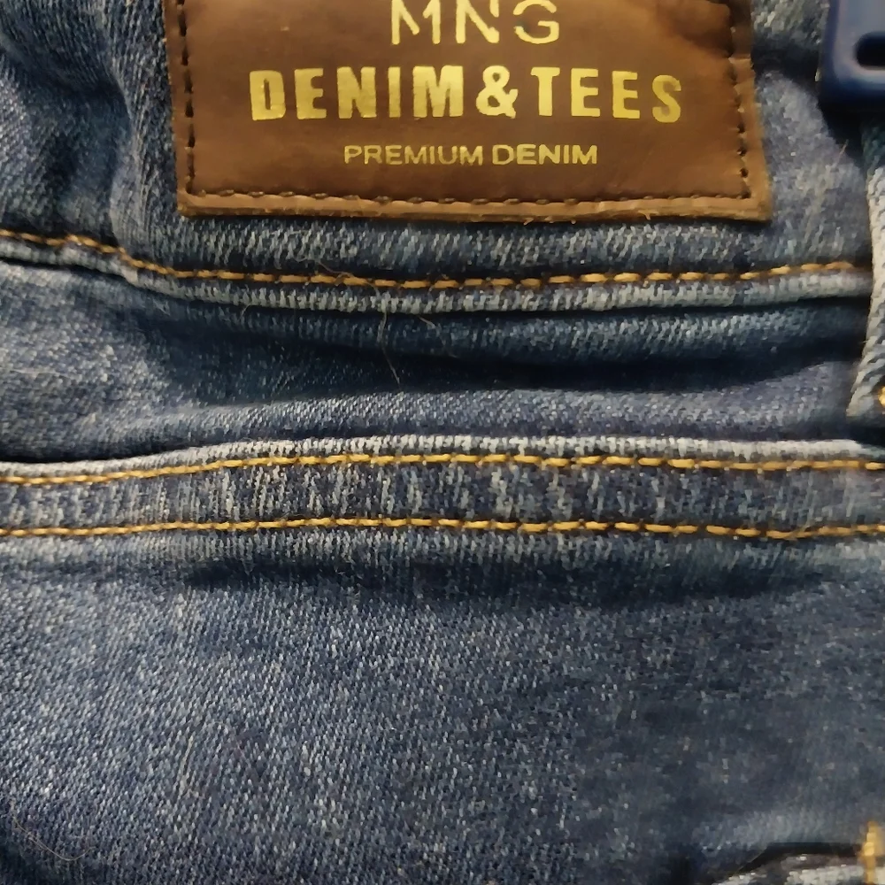 MNG - Distressed Skinny Jeans - Picture 6 of 7
